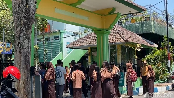 Eks Kepsek SMPN 18 Malang Diduga Aniaya Murid, 20 Siswa Jadi Korban