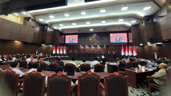 Hakim Dalami Nilai Akademik Gibran dalam Sidang di MK