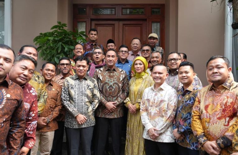 Komisi III DPR Kunjungi Kediaman Kapolri Suyudi, Disebut sebagai Tradisi