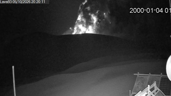 Gunung Anak Krakatau Erupsi Malam Ini, Status Waspada