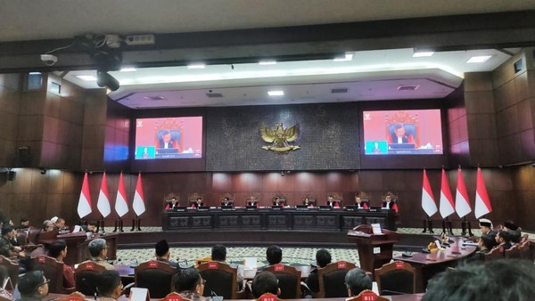 Alasan MK Tak Kabulkan Gugatan Meski Tak Temukan Bukti Ijazah SMA Gibran