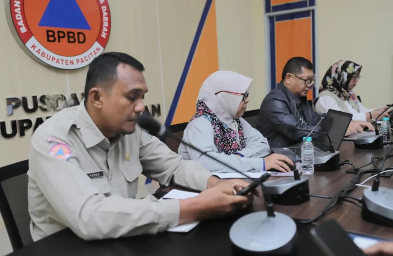 Kemarau Panjang Picu Retakan Tanah di Pacitan, Warga Diminta Waspada Longsor