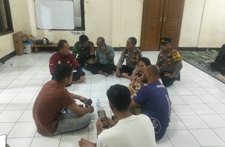 Babinsa Jatijajar Serda Mamonto Turun Tangan Redam Konflik Warga, Persoalan Asap dan Unggahan Medsos Berakhir Damai
